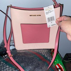 *NWT* Michael Kors PINK Gloria Crossbody Leather👛